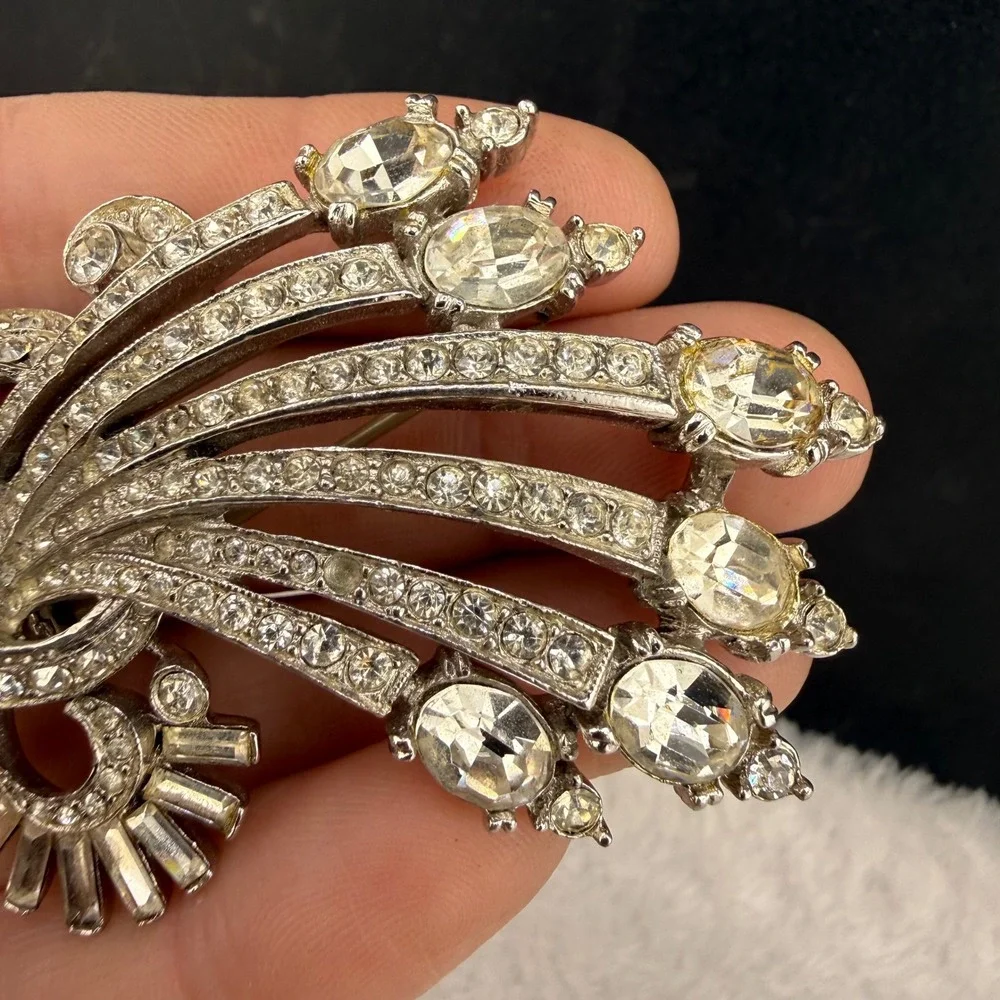 Vintage Rhinestone Fur Clip Silver Tone Spray Comet